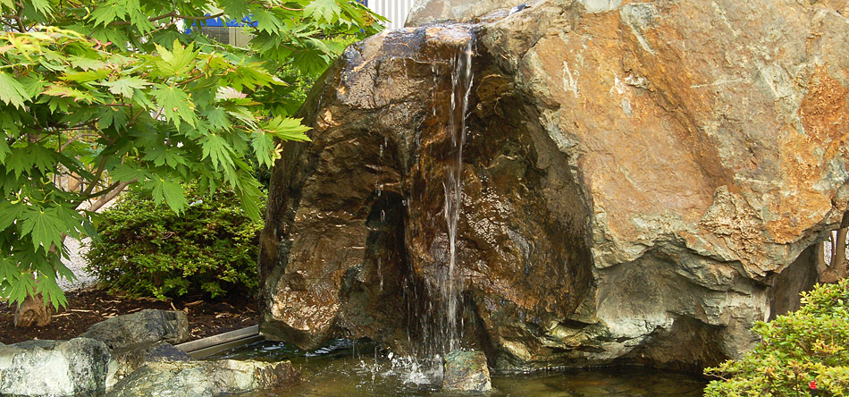 Wasserfallstein im Japangarten
